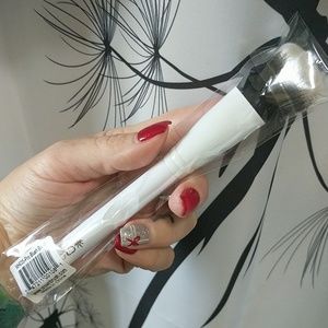 Crown Brush - Pro Blush Brush (addon item)